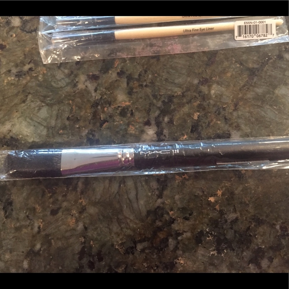 MAC 129 brush
